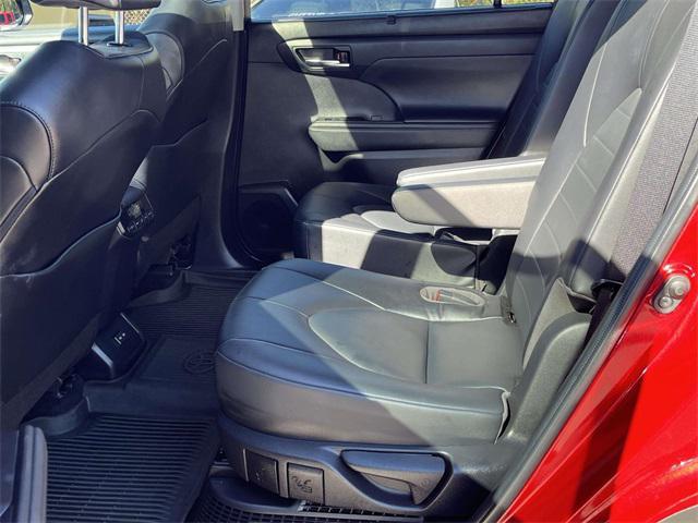 used 2022 Toyota Highlander Hybrid car, priced at $39,999