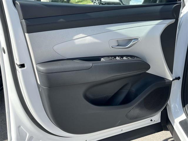 new 2025 Hyundai TUCSON Hybrid car, priced at $35,686