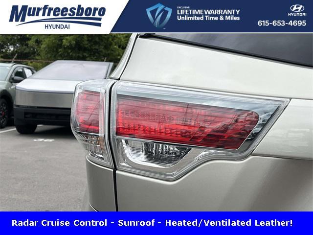 used 2015 Toyota Highlander Hybrid car, priced at $18,681