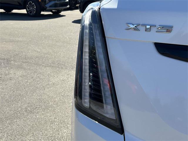 used 2022 Cadillac XT5 car, priced at $32,579