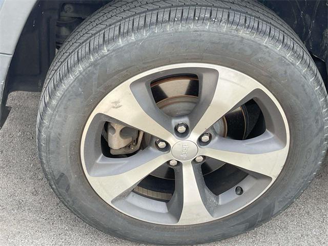 used 2020 Jeep Cherokee car, priced at $16,197