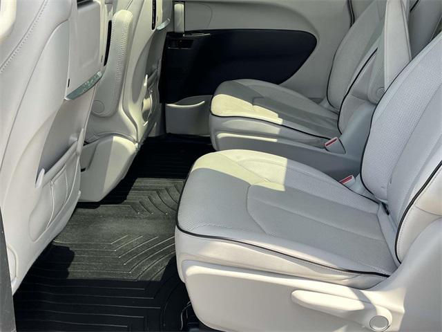 used 2021 Chrysler Pacifica Hybrid car, priced at $27,378