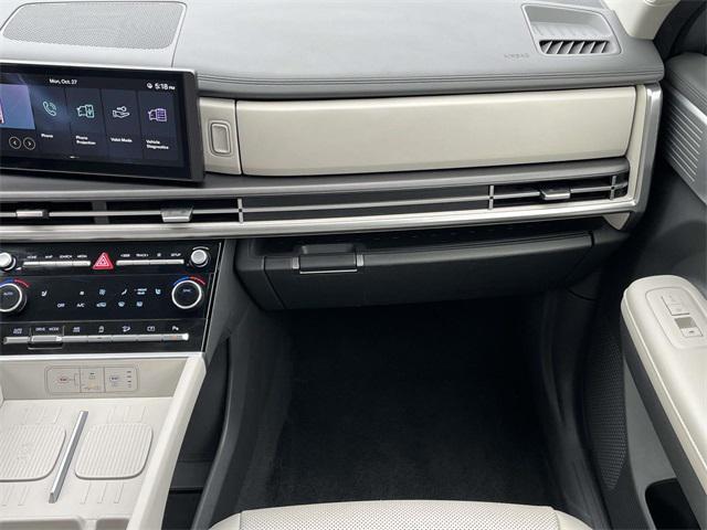 used 2024 Hyundai Santa Fe car, priced at $28,498