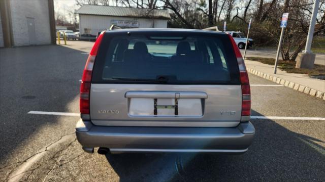 used 1999 Volvo V70 car, priced at $3,995