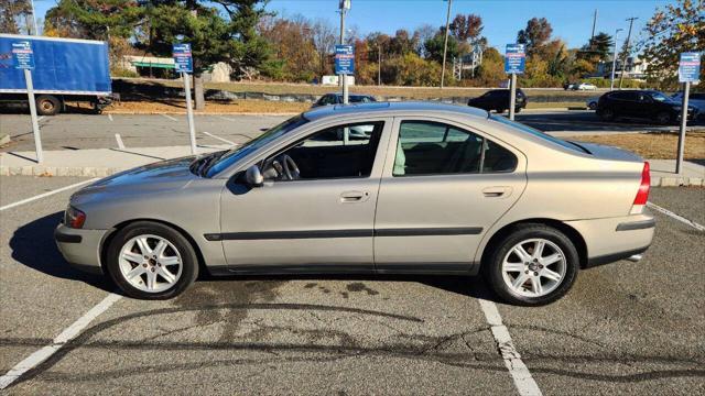 used 2001 Volvo S60 car, priced at $2,495