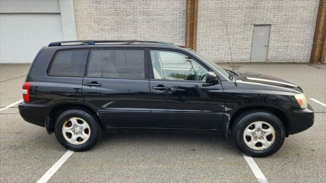 used 2005 Toyota Highlander car, priced at $3,495