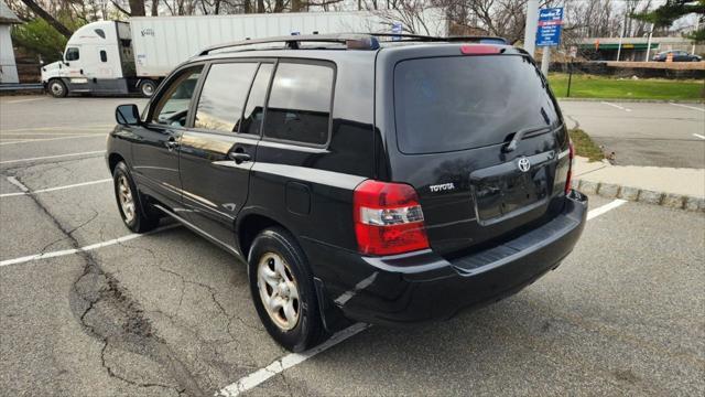 used 2005 Toyota Highlander car, priced at $3,495