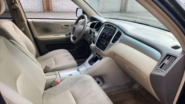 used 2005 Toyota Highlander car, priced at $3,495