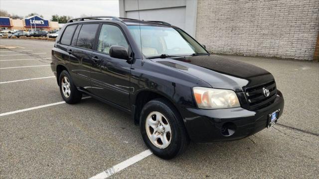 used 2005 Toyota Highlander car, priced at $3,495