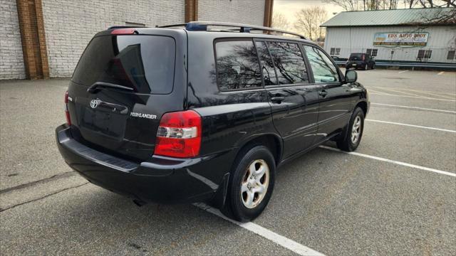 used 2005 Toyota Highlander car, priced at $3,495