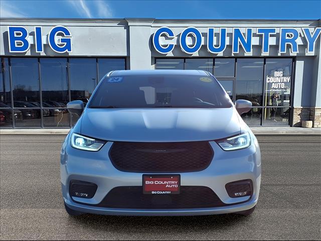 used 2023 Chrysler Pacifica Hybrid car, priced at $30,889