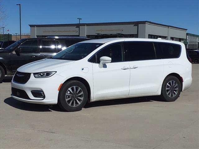 used 2022 Chrysler Pacifica Hybrid car, priced at $25,699