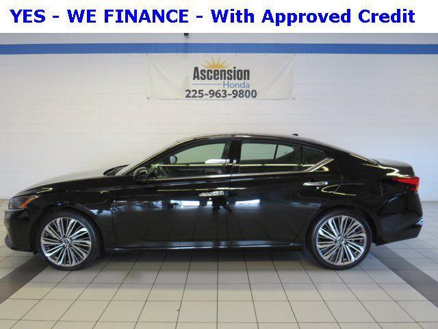 used 2023 Nissan Altima car, priced at $23,000