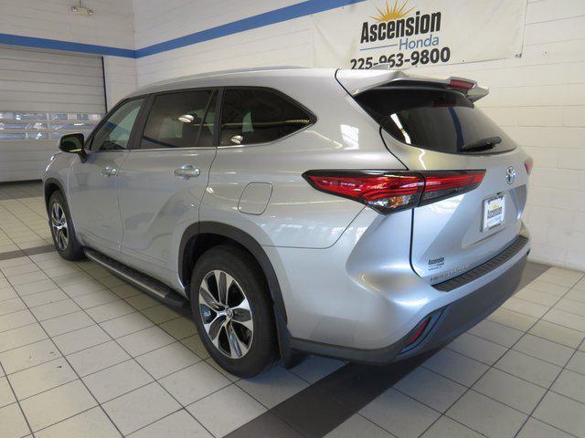 used 2023 Toyota Highlander Hybrid car, priced at $38,000