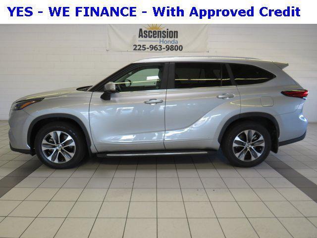 used 2023 Toyota Highlander Hybrid car, priced at $38,000