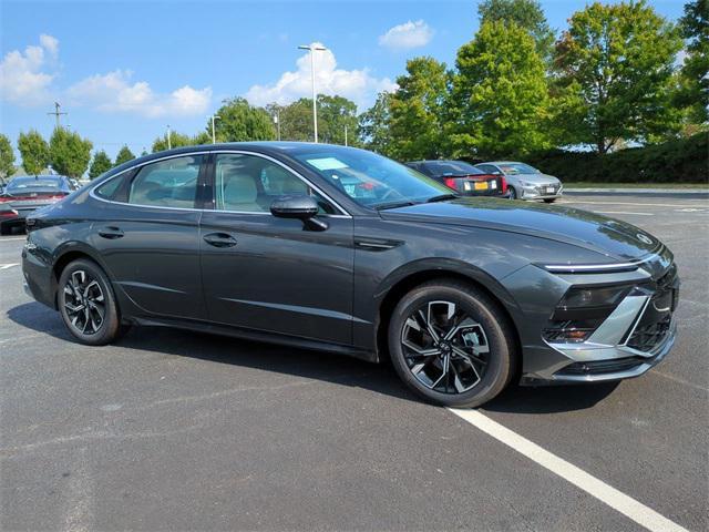 new 2025 Hyundai Sonata car, priced at $28,105