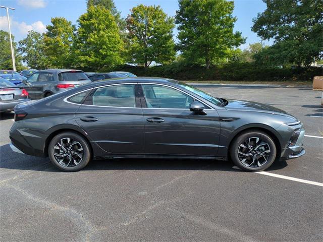 new 2025 Hyundai Sonata car, priced at $28,105