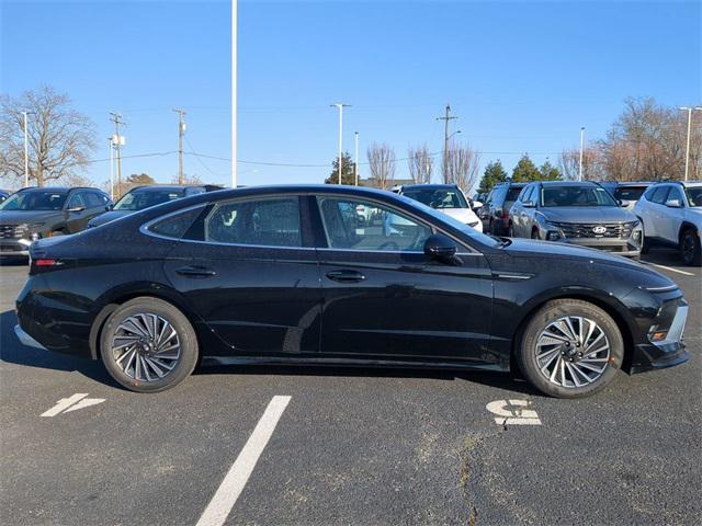 new 2025 Hyundai Sonata Hybrid car, priced at $32,953