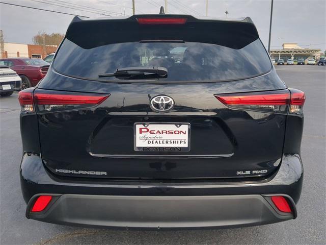 used 2022 Toyota Highlander car, priced at $28,700