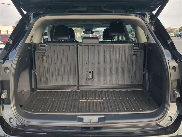 used 2022 Toyota Highlander car, priced at $28,700