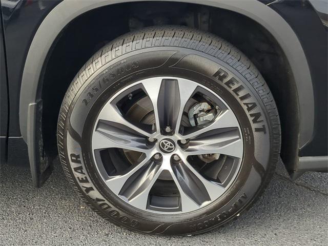 used 2022 Toyota Highlander car, priced at $28,700