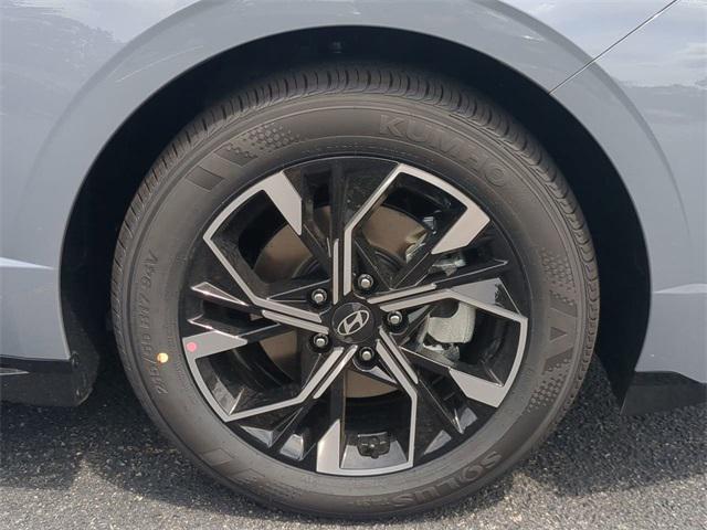 new 2025 Hyundai Sonata car, priced at $28,120
