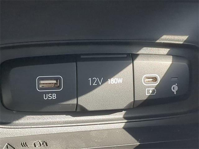new 2025 Hyundai Venue car, priced at $25,084