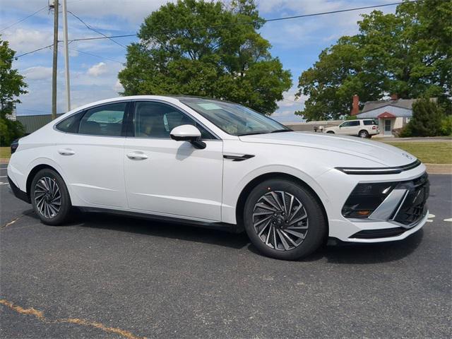 new 2025 Hyundai Sonata Hybrid car, priced at $39,025