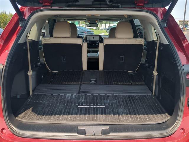 used 2023 Toyota Highlander Hybrid car, priced at $40,000