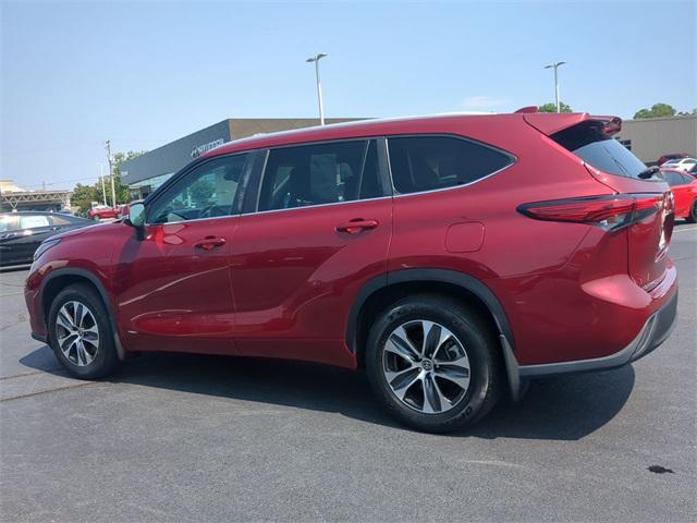 used 2023 Toyota Highlander Hybrid car, priced at $40,000