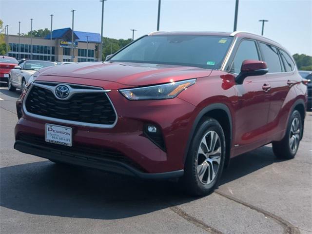 used 2023 Toyota Highlander Hybrid car, priced at $40,000