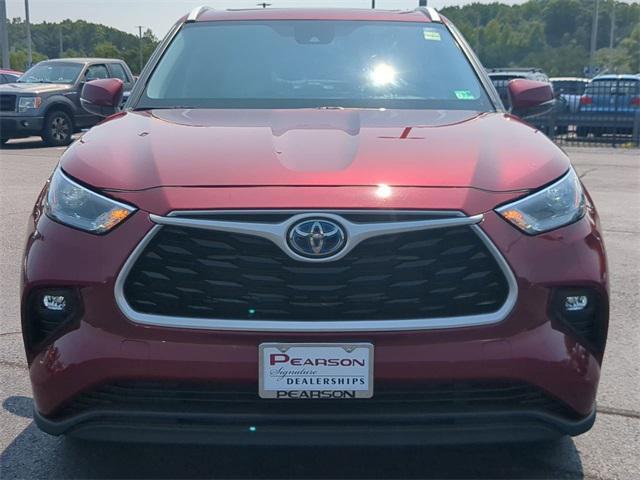 used 2023 Toyota Highlander Hybrid car, priced at $40,000