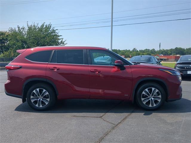 used 2023 Toyota Highlander Hybrid car, priced at $40,000