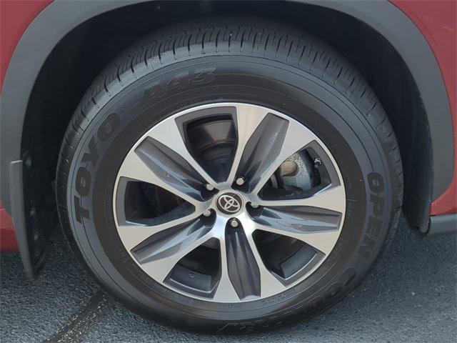 used 2023 Toyota Highlander Hybrid car, priced at $40,000