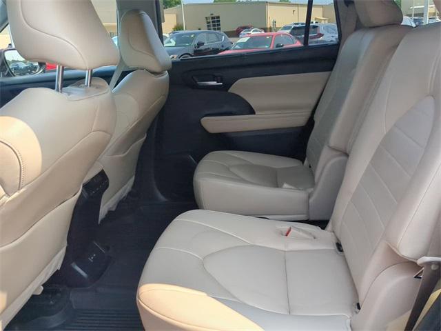 used 2023 Toyota Highlander Hybrid car, priced at $40,000