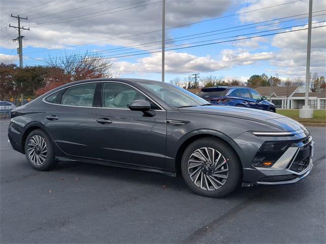 new 2025 Hyundai Sonata Hybrid car, priced at $31,705