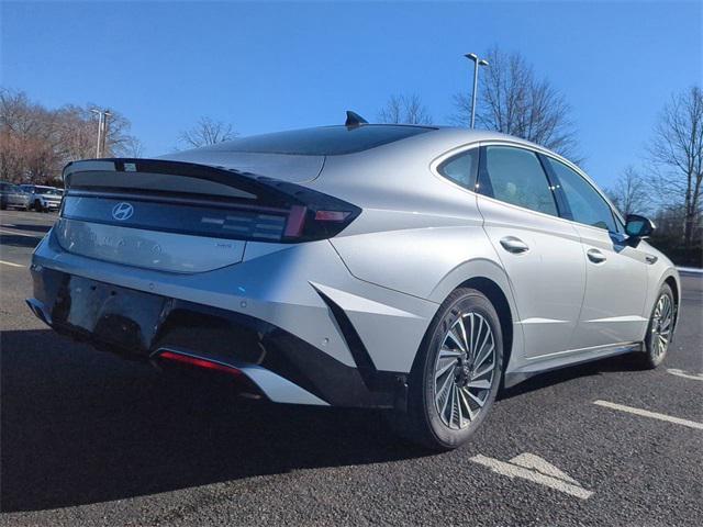 new 2025 Hyundai Sonata Hybrid car, priced at $39,180