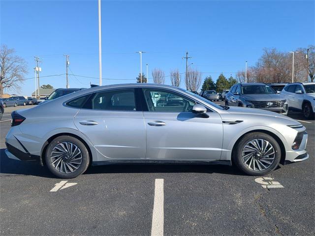 new 2025 Hyundai Sonata Hybrid car, priced at $39,180