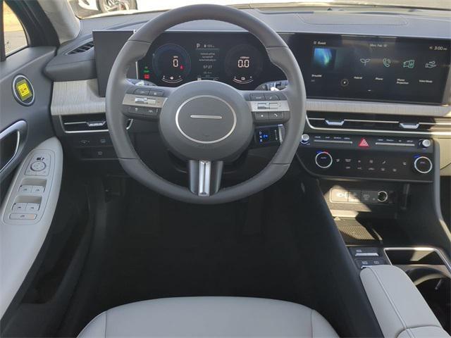 new 2025 Hyundai Sonata Hybrid car, priced at $32,190