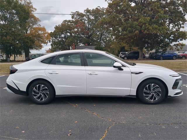new 2026 Hyundai Sonata Hybrid car, priced at $30,850
