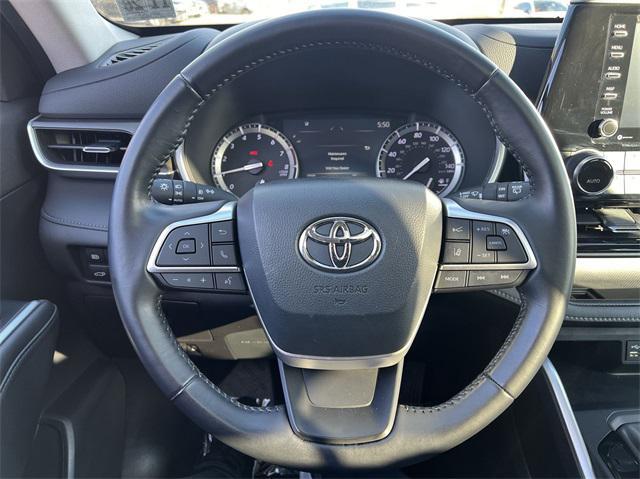 used 2022 Toyota Highlander car, priced at $35,169