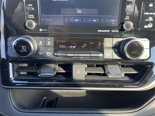 used 2022 Toyota Highlander car, priced at $35,169