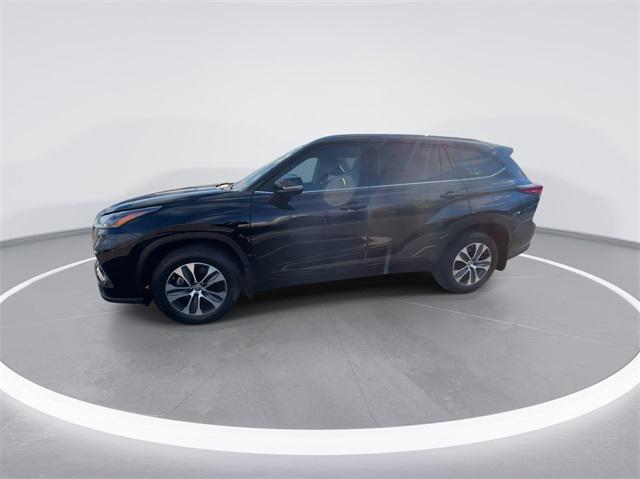 used 2022 Toyota Highlander car, priced at $35,169