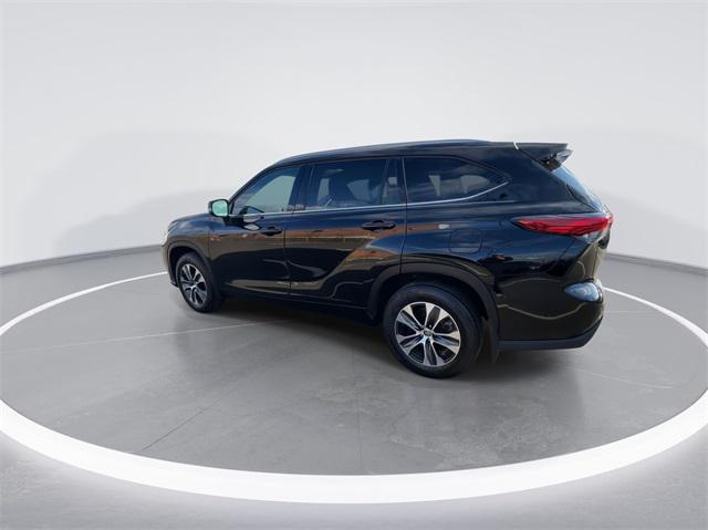 used 2022 Toyota Highlander car, priced at $35,169