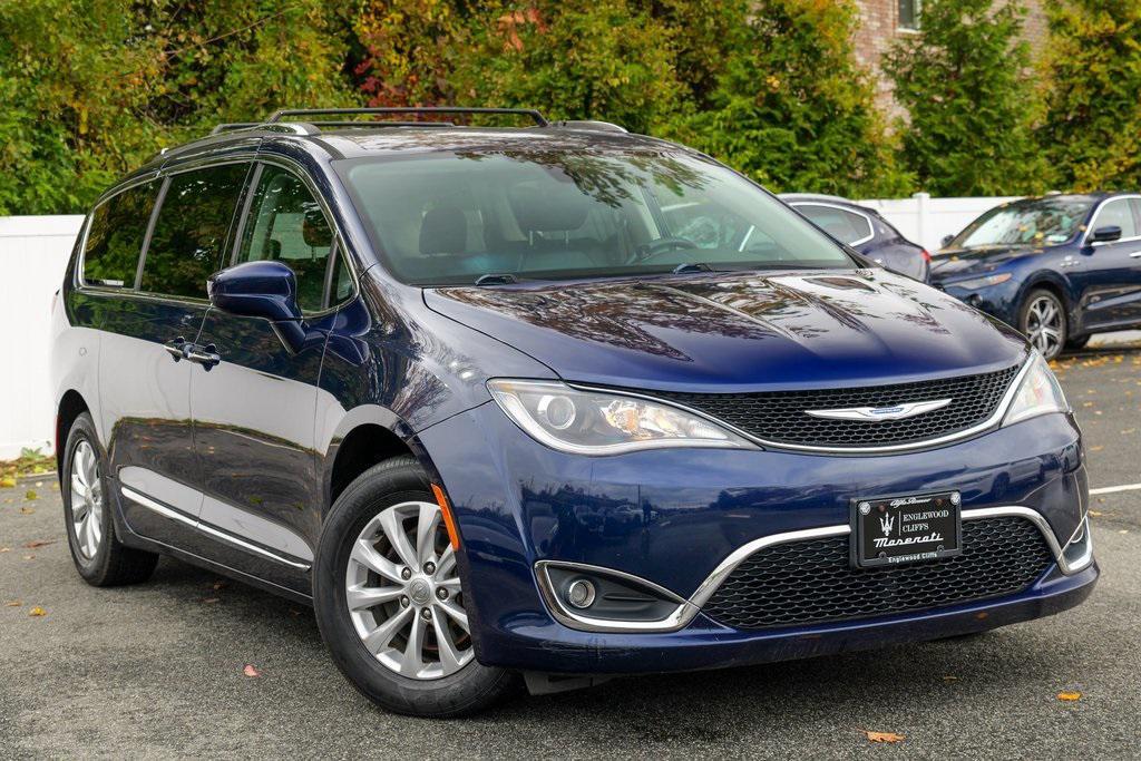 used 2018 Chrysler Pacifica car, priced at $14,995