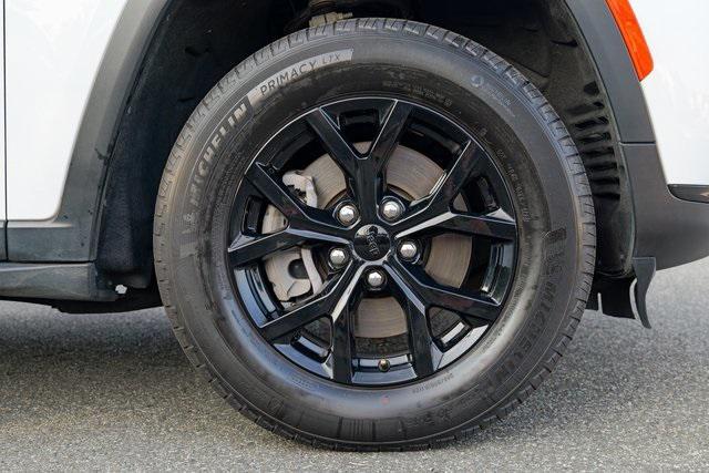used 2024 Jeep Grand Cherokee L car, priced at $33,659
