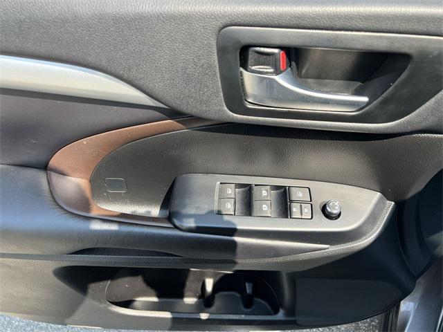 used 2019 Toyota Highlander car, priced at $26,995