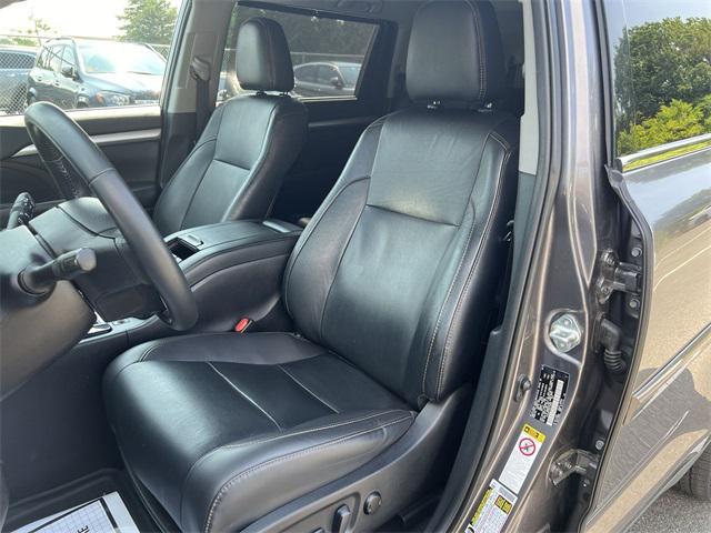 used 2019 Toyota Highlander car, priced at $26,995