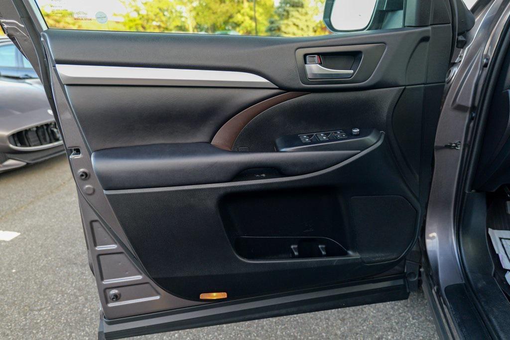 used 2019 Toyota Highlander car, priced at $26,995