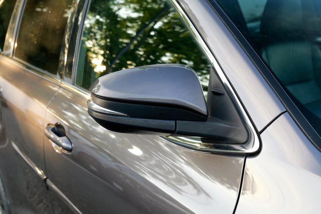 used 2019 Toyota Highlander car, priced at $26,995
